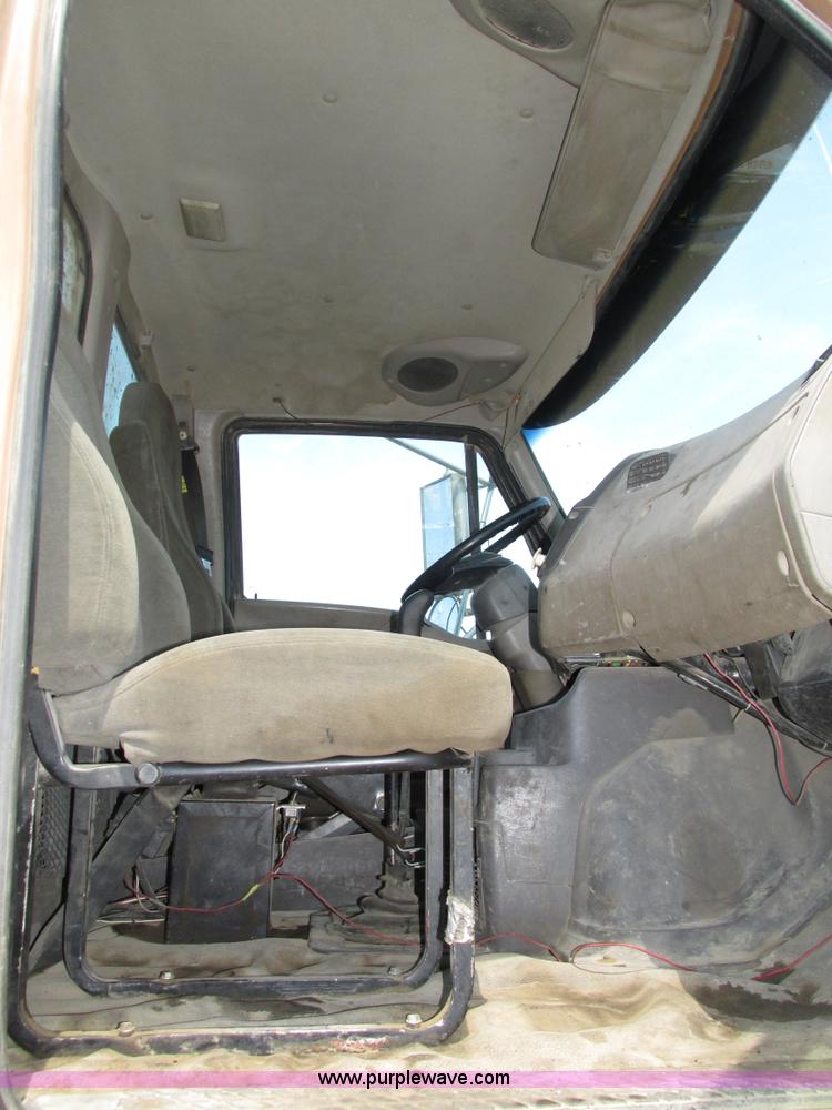 image for item H4621 2001 Sterling AT9500 semi truck