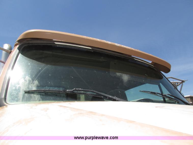 image for item H4621 2001 Sterling AT9500 semi truck