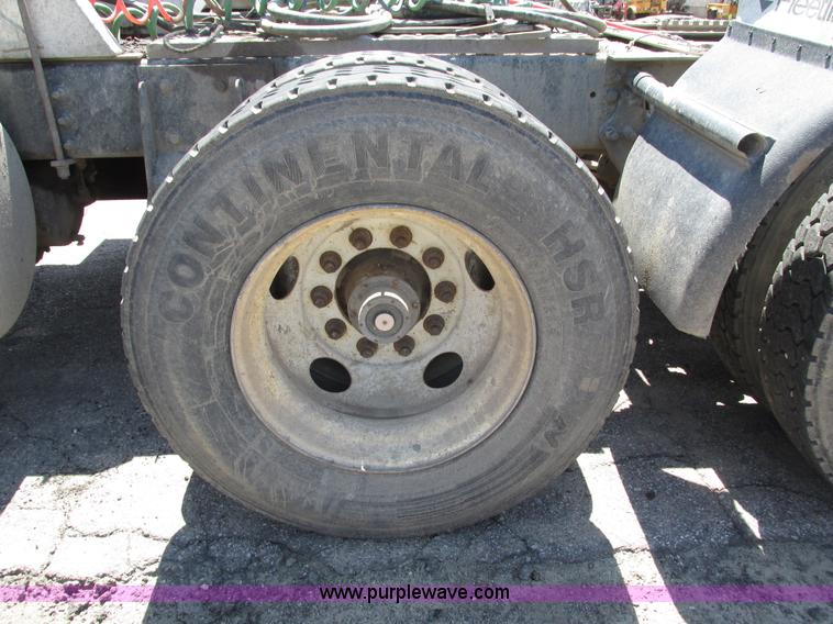 image for item H4621 2001 Sterling AT9500 semi truck