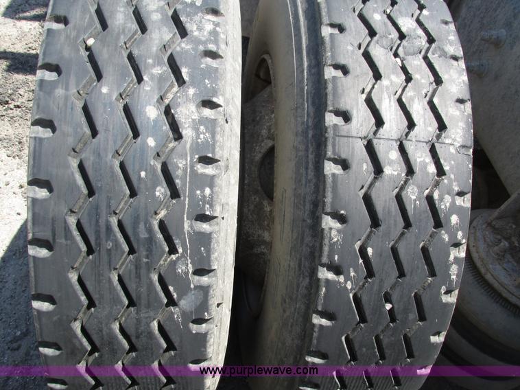 image for item H4621 2001 Sterling AT9500 semi truck