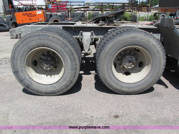 image for item H4621 2001 Sterling AT9500 semi truck