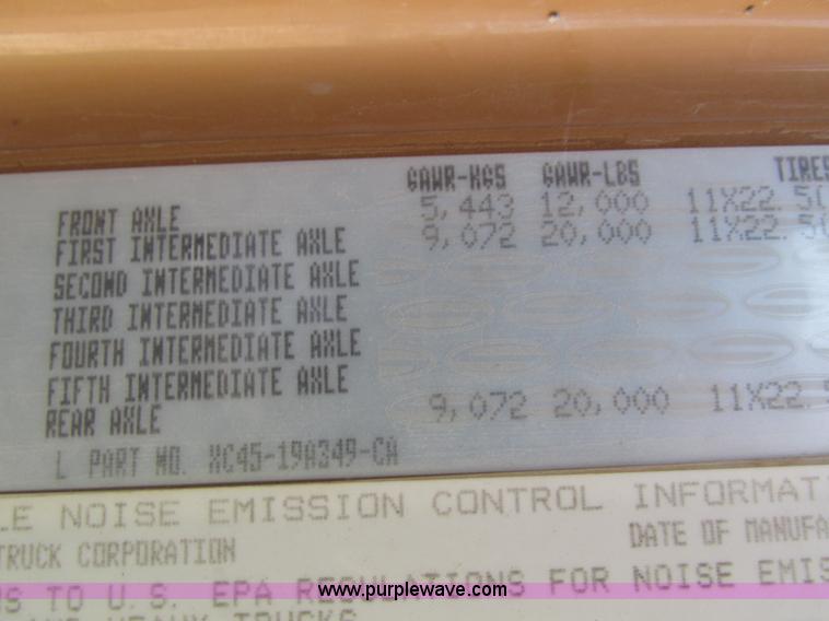 image for item H4621 2001 Sterling AT9500 semi truck