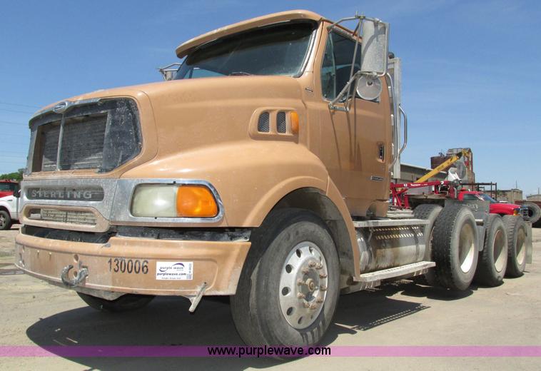 image for item H4622 2001 Sterling AT9500 semi truck