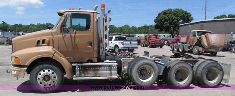 image for item H4622 2001 Sterling AT9500 semi truck