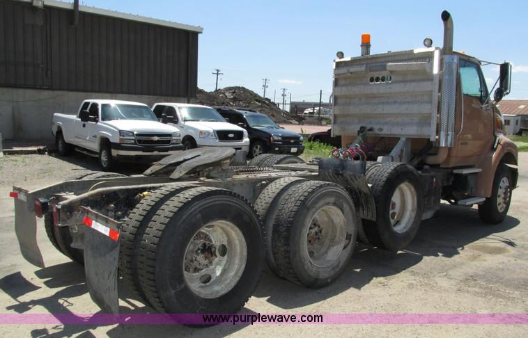 image for item H4622 2001 Sterling AT9500 semi truck