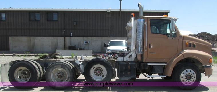 image for item H4622 2001 Sterling AT9500 semi truck