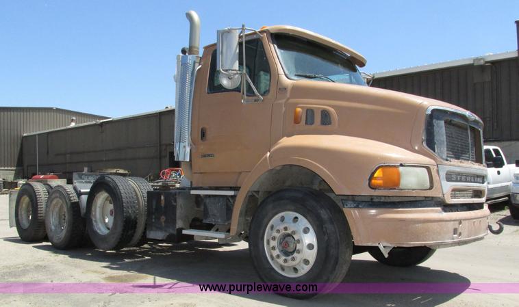 image for item H4622 2001 Sterling AT9500 semi truck