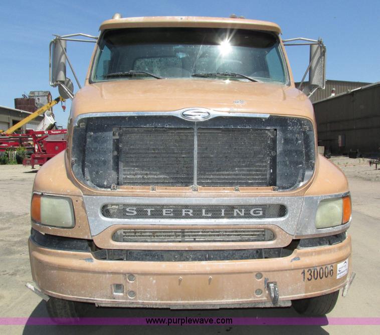 image for item H4622 2001 Sterling AT9500 semi truck