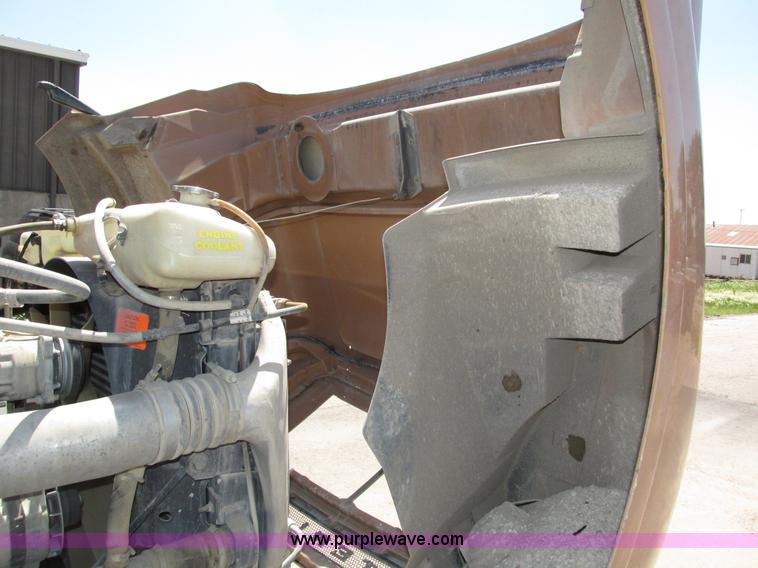 image for item H4622 2001 Sterling AT9500 semi truck