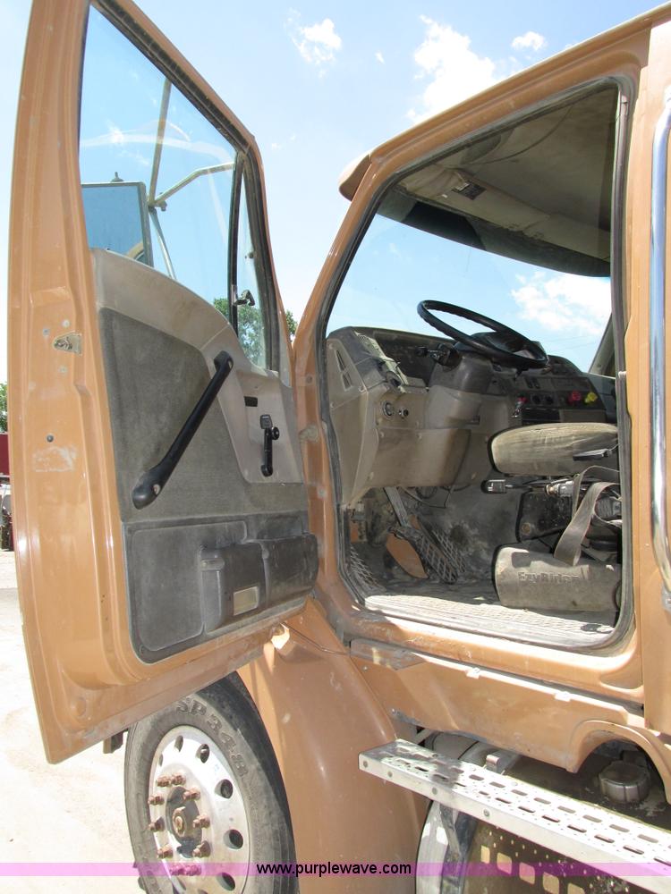 image for item H4622 2001 Sterling AT9500 semi truck