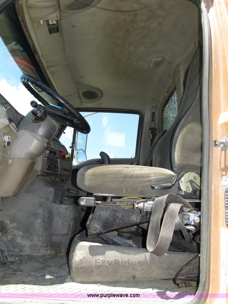 image for item H4622 2001 Sterling AT9500 semi truck