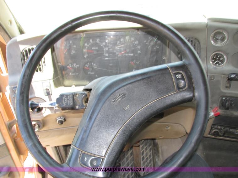 image for item H4622 2001 Sterling AT9500 semi truck