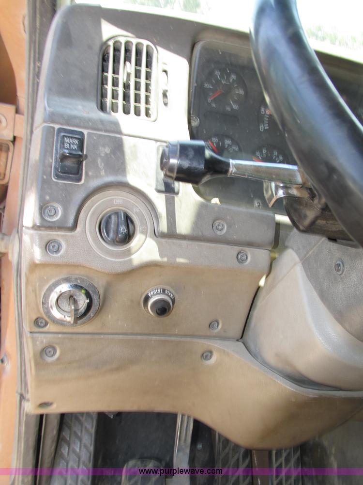 image for item H4622 2001 Sterling AT9500 semi truck