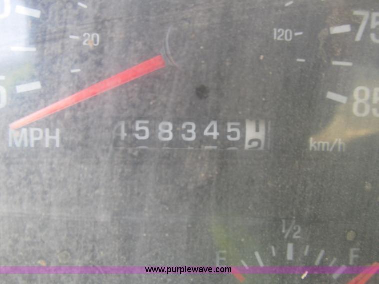 image for item H4622 2001 Sterling AT9500 semi truck