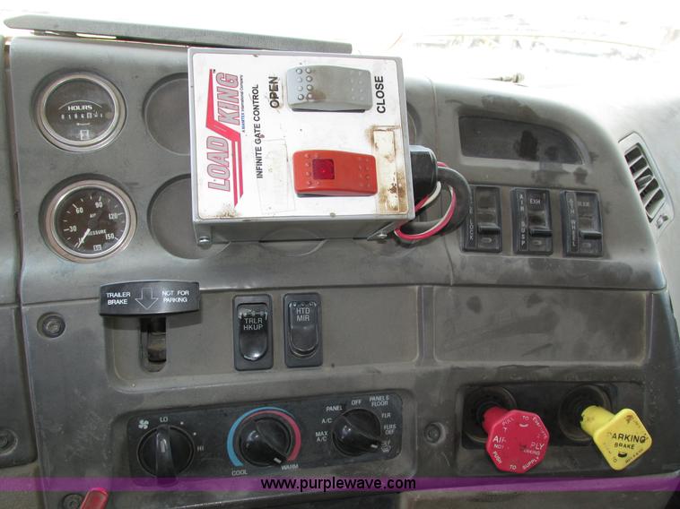 image for item H4622 2001 Sterling AT9500 semi truck