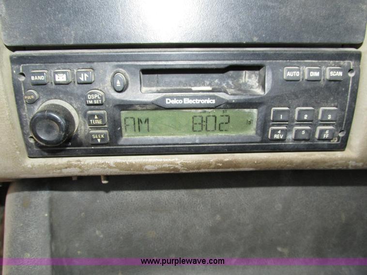 image for item H4622 2001 Sterling AT9500 semi truck