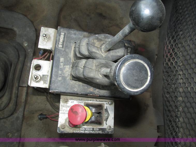 image for item H4622 2001 Sterling AT9500 semi truck