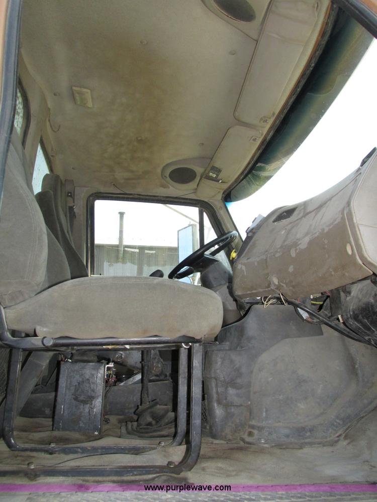 image for item H4622 2001 Sterling AT9500 semi truck