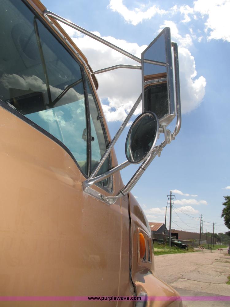 image for item H4622 2001 Sterling AT9500 semi truck