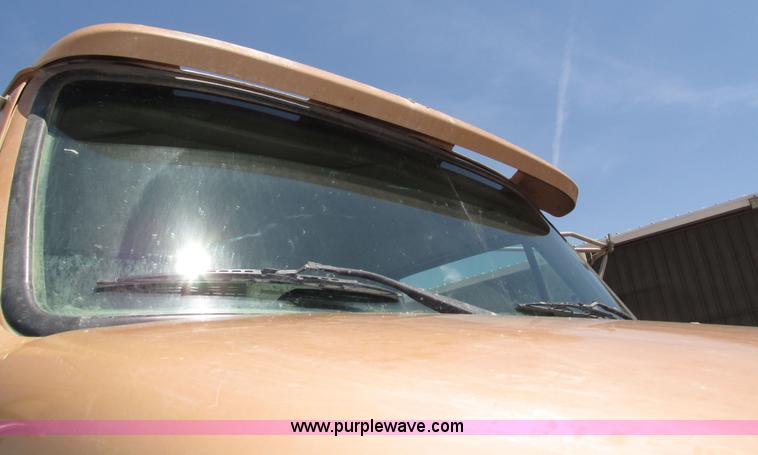 image for item H4622 2001 Sterling AT9500 semi truck