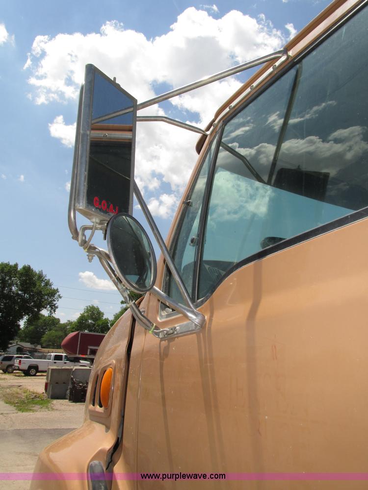 image for item H4622 2001 Sterling AT9500 semi truck