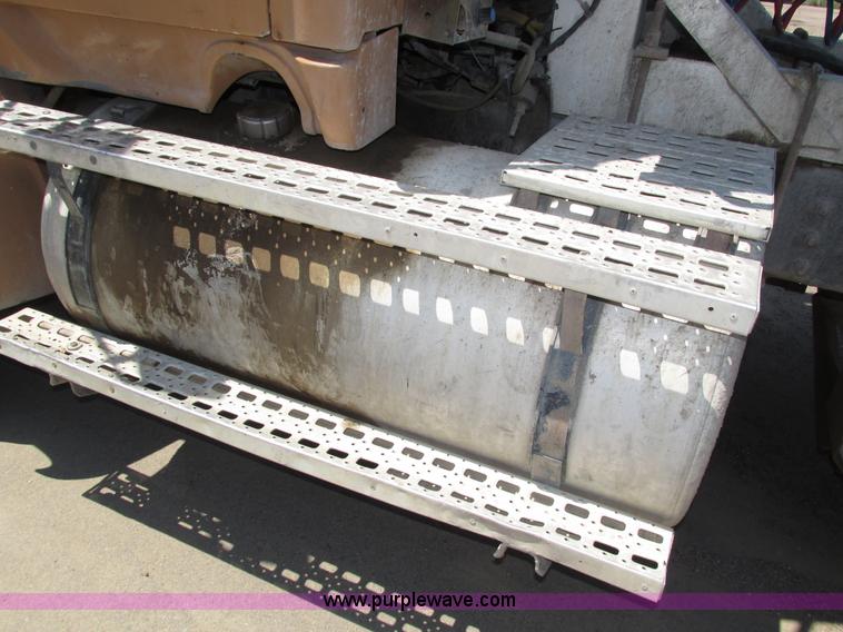 image for item H4622 2001 Sterling AT9500 semi truck