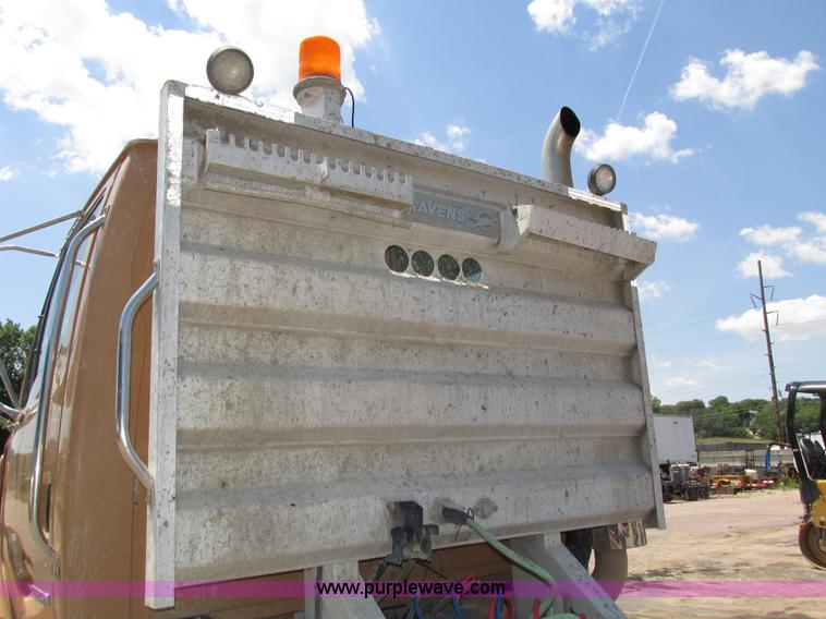 image for item H4622 2001 Sterling AT9500 semi truck