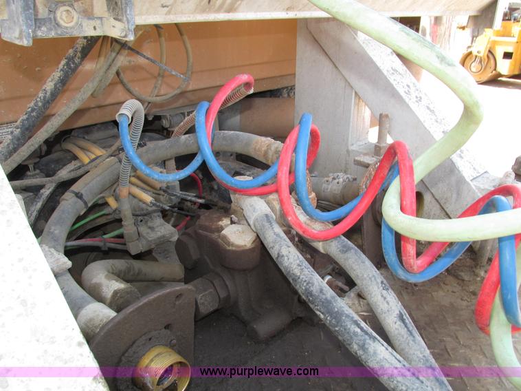 image for item H4622 2001 Sterling AT9500 semi truck