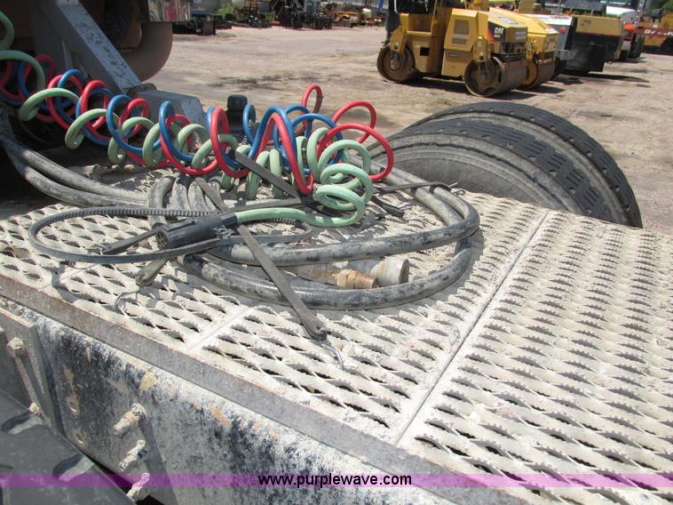 image for item H4622 2001 Sterling AT9500 semi truck