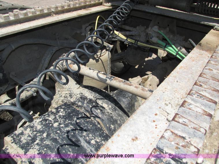 image for item H4622 2001 Sterling AT9500 semi truck