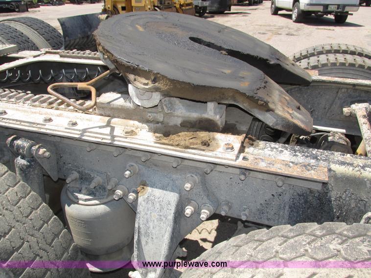 image for item H4622 2001 Sterling AT9500 semi truck