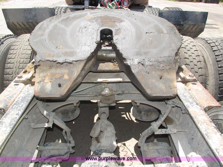 image for item H4622 2001 Sterling AT9500 semi truck