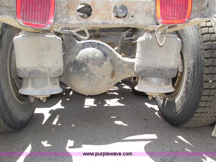 image for item H4622 2001 Sterling AT9500 semi truck