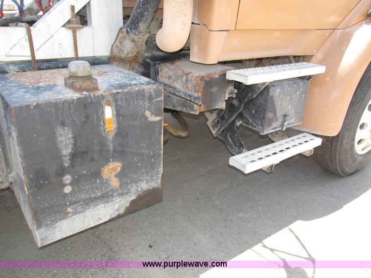 image for item H4622 2001 Sterling AT9500 semi truck