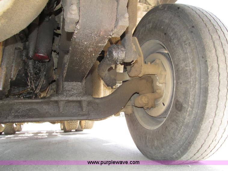 image for item H4622 2001 Sterling AT9500 semi truck