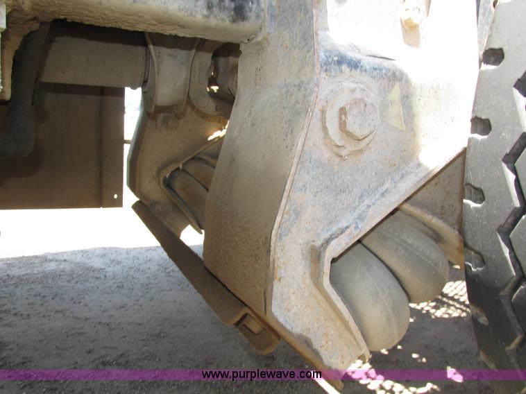 image for item H4622 2001 Sterling AT9500 semi truck