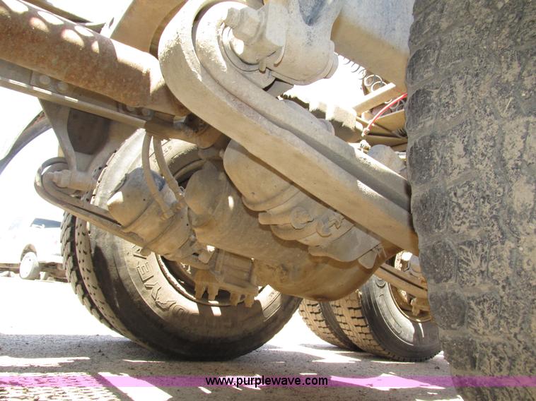 image for item H4622 2001 Sterling AT9500 semi truck