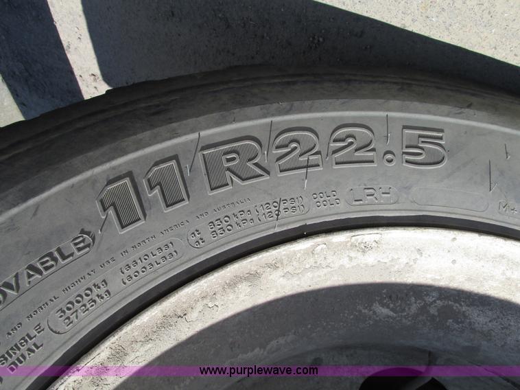 image for item H4622 2001 Sterling AT9500 semi truck