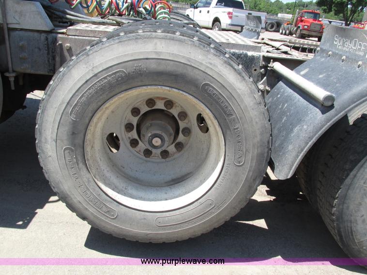 image for item H4622 2001 Sterling AT9500 semi truck