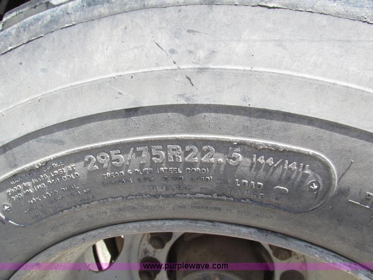 image for item H4622 2001 Sterling AT9500 semi truck