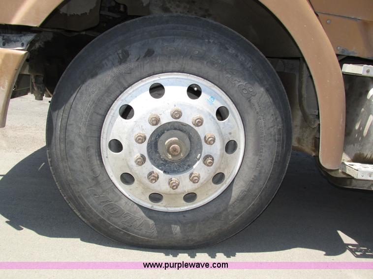 image for item H4622 2001 Sterling AT9500 semi truck