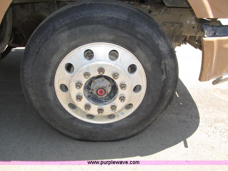 image for item H4622 2001 Sterling AT9500 semi truck