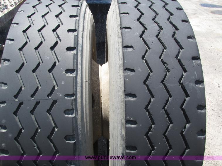 image for item H4622 2001 Sterling AT9500 semi truck