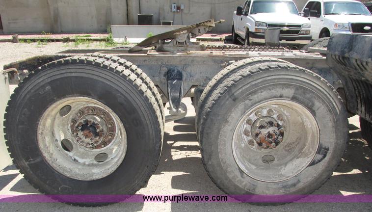 image for item H4622 2001 Sterling AT9500 semi truck