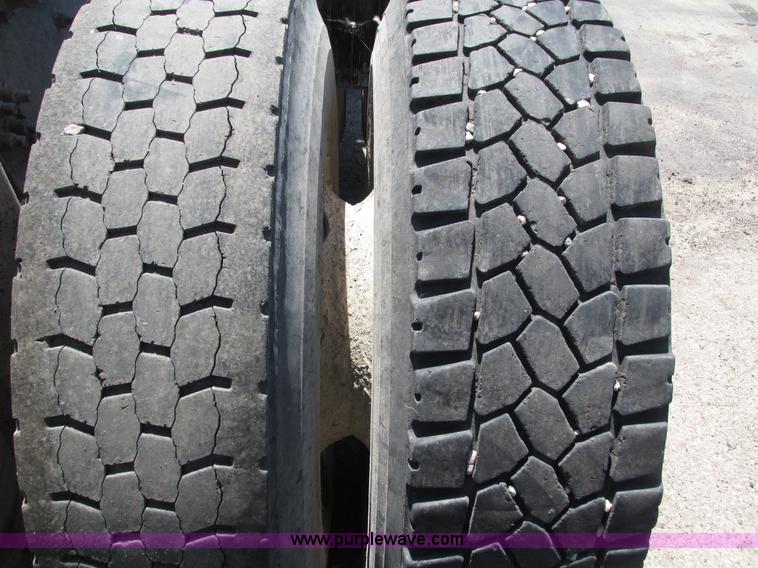 image for item H4622 2001 Sterling AT9500 semi truck