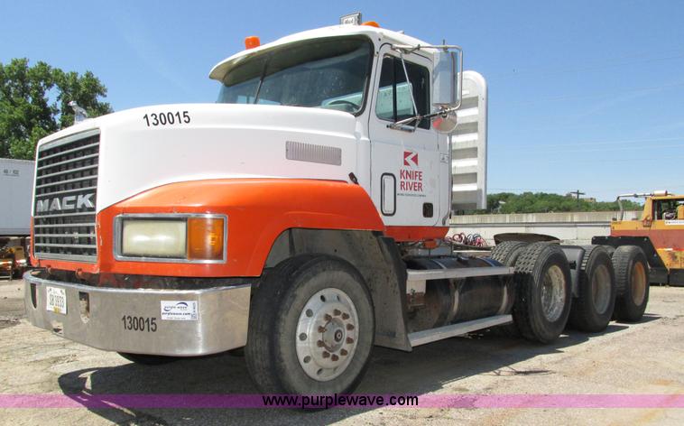 image for item H4625 1994 Mack CH613 semi truck