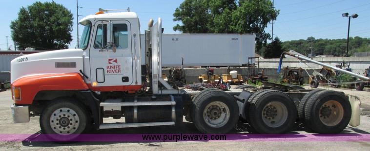 image for item H4625 1994 Mack CH613 semi truck