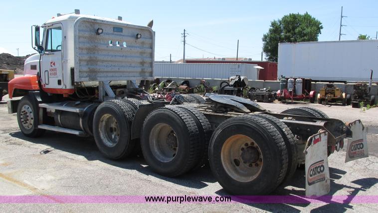 image for item H4625 1994 Mack CH613 semi truck