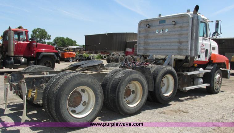 image for item H4625 1994 Mack CH613 semi truck