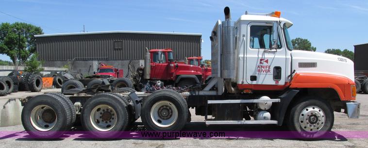 image for item H4625 1994 Mack CH613 semi truck